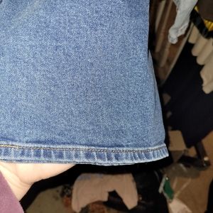 Levi 505 medium wash straight leg jeans